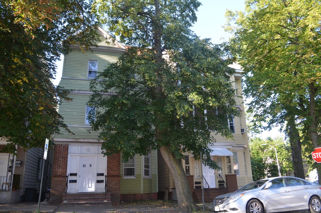 Foto del edificio - 15 Linden Ave