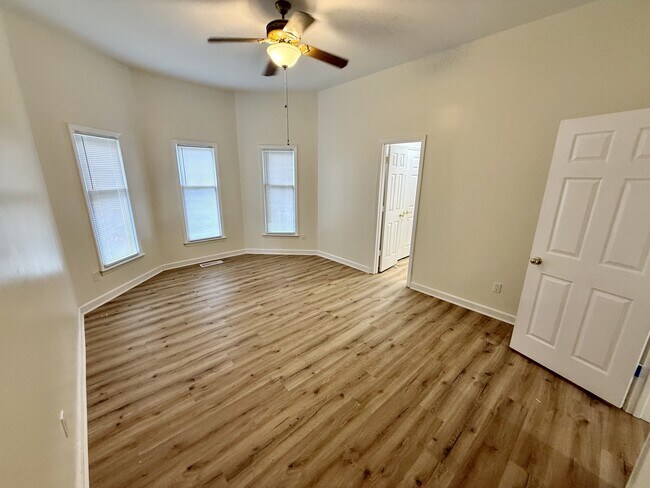 Foto del edificio - 140 White Oak Cir