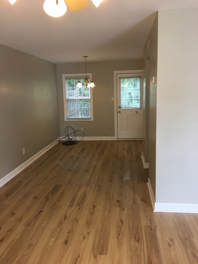 Building Photo - 204 Emerald Park Ct