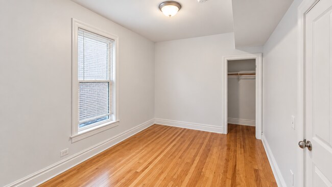 Foto del edificio - 2833 N Albany Ave