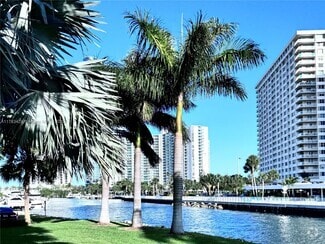 Building Photo - 400 Kings Point Dr
