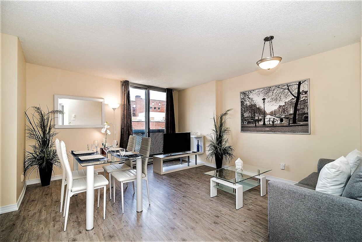 Primary Photo - 1253 Av. de l'Hôtel-de-Ville