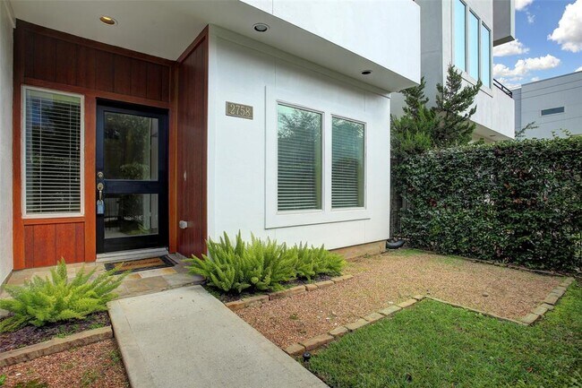 Building Photo - 2758 Clay St