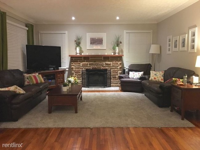 Building Photo - 4 br, 2 bath House - 2535 Robindale Avenue