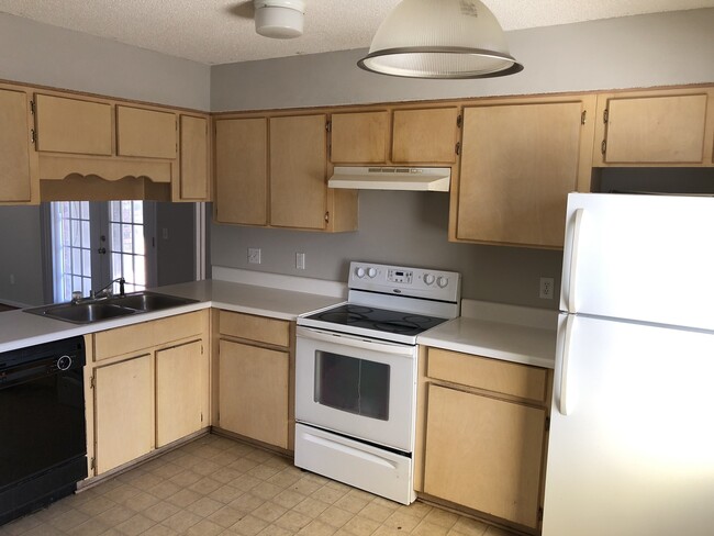 Foto del edificio - 3 bed 2 bath Pet friendly Home