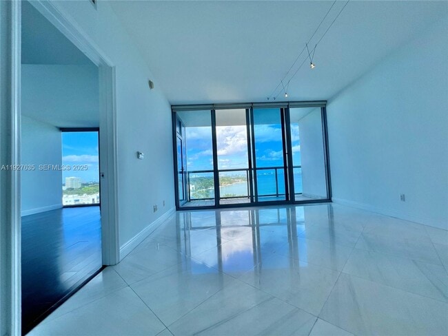 Building Photo - 601 NE 36th St