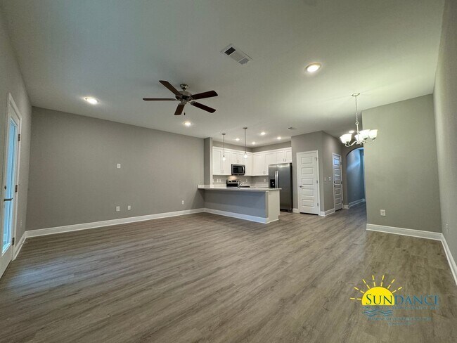 Foto del edificio - Beautiful 3 Bedroom unit in the heart of F...