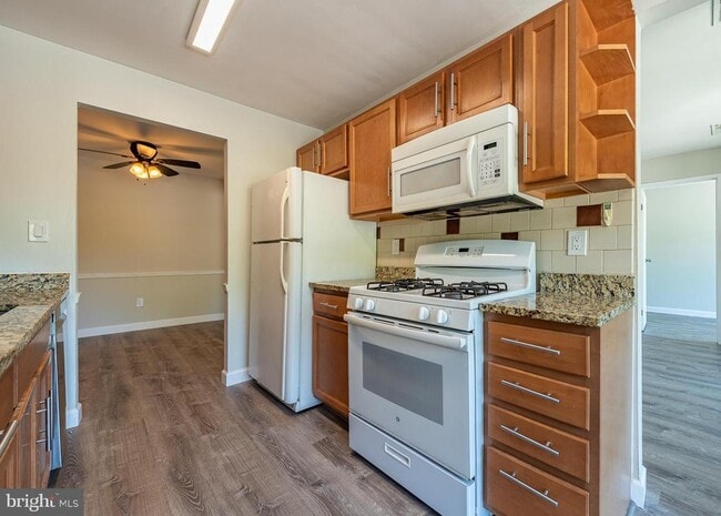 Foto del edificio - 8723 Hayshed Ln