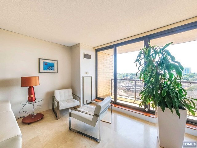 Foto del edificio - 900 Palisade Ave