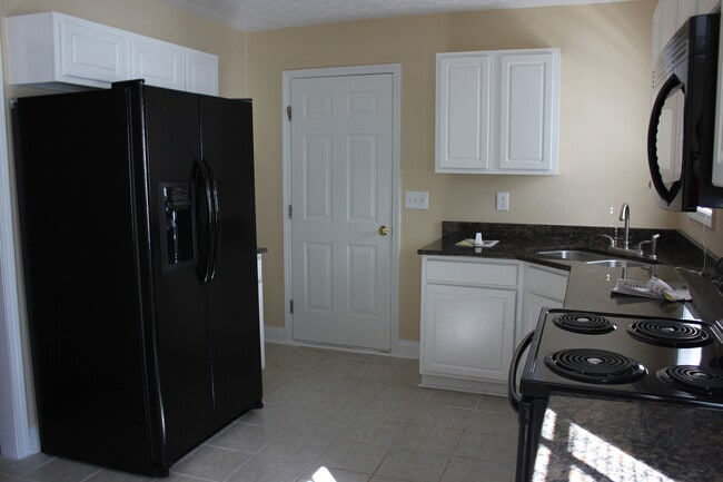 Photo - Beautiful 3 Bed, 2 Bath in Sought Out Area House