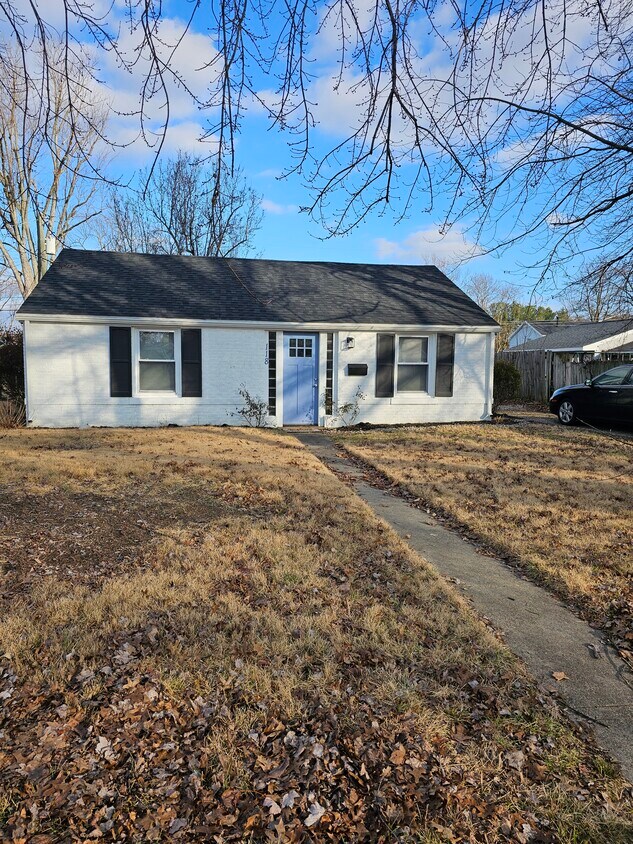Foto principal - 118 S Kenmore Dr