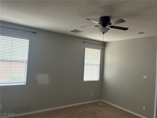 Foto del edificio - 5774 Blackbirch St