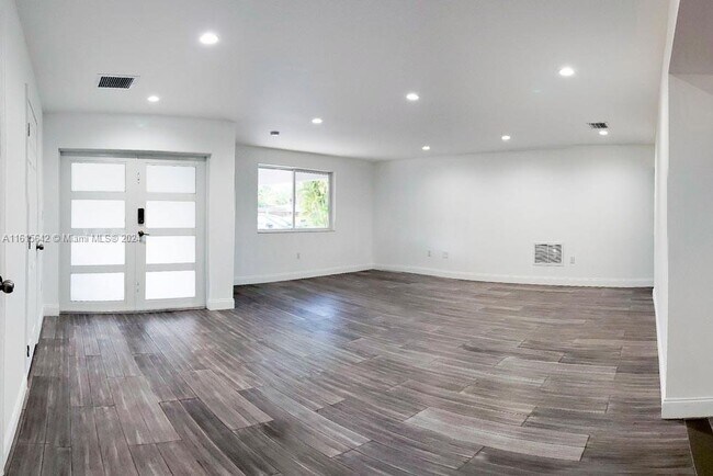 Foto del edificio - 6634 SW 76th Ter