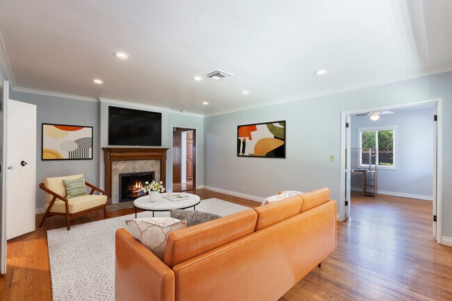 Foto del edificio - 4912 Strohm Ave