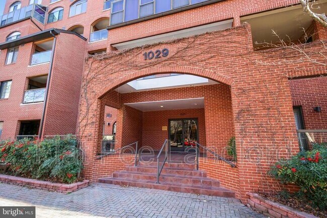 Building Photo - 1029 N Stuart St