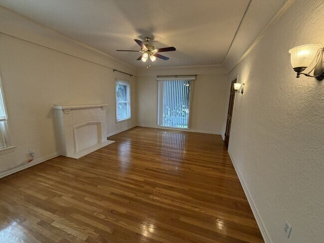 Building Photo - 630 1/2 North Spaulding Avenue