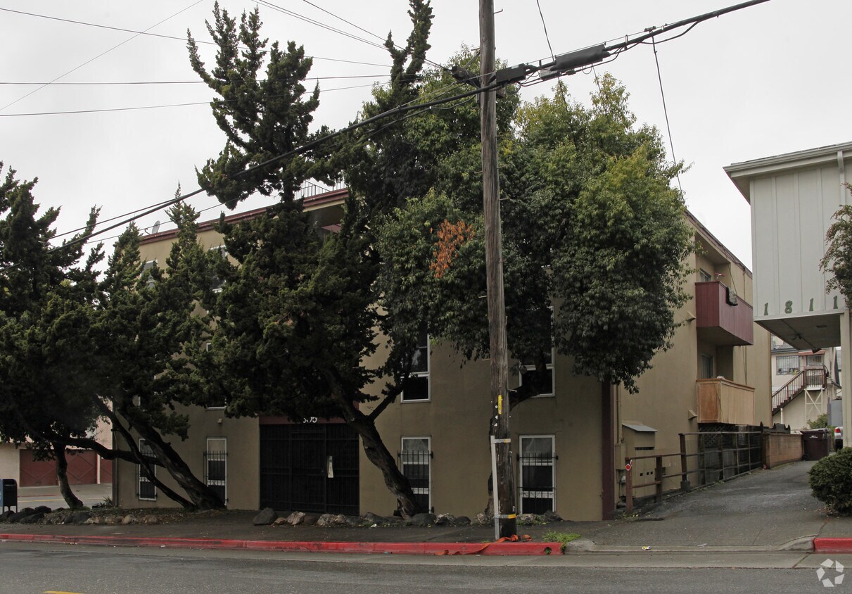 Building Photo - 1805 8th Ave