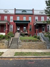 Building Photo - 1214 Neal St NE