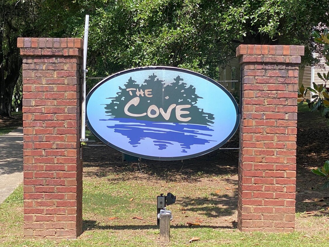 Building Photo - The Cove - 2218