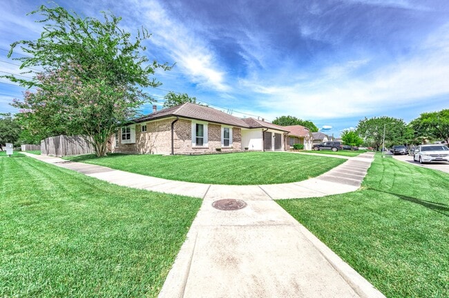 Building Photo - 7003 Buchanan Dr