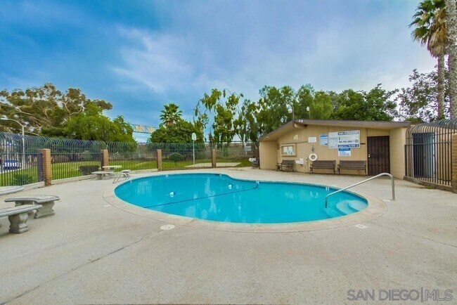 Building Photo - 2989 Village Pine Dr