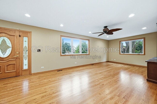 Building Photo - 1007 Forest Dr