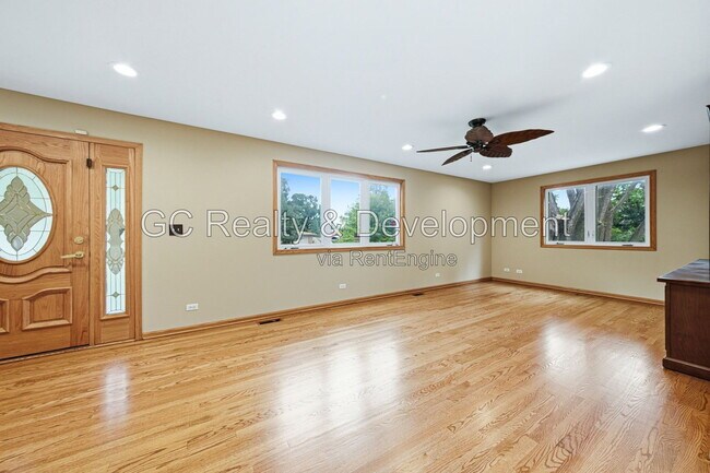 Foto del edificio - 1007 Forest Dr
