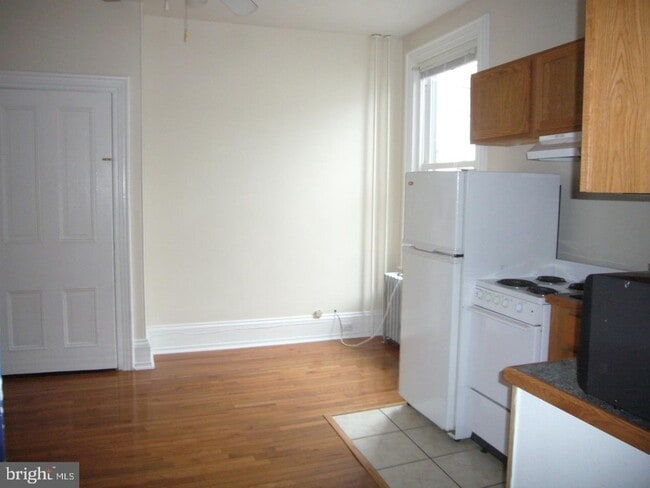 Building Photo - 127 E Gay St