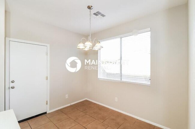 Foto del edificio - 4 Bedroom Pet-Friendly Home in Tolleson, AZ with Main Street Renewal