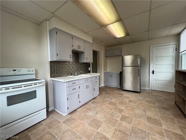 Foto del edificio - 277 E Main St