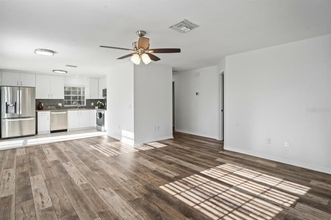 Foto del edificio - 6634 Hickorywood Ln