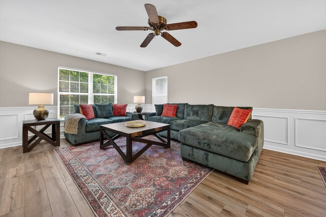 Building Photo - 641 Blue Stem Dr