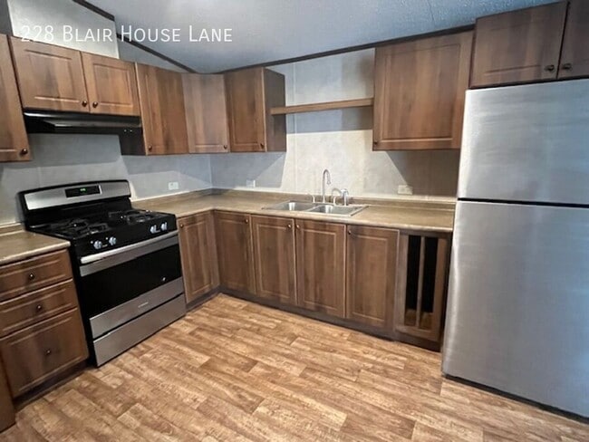 Foto del edificio - 228 Blair House Ln