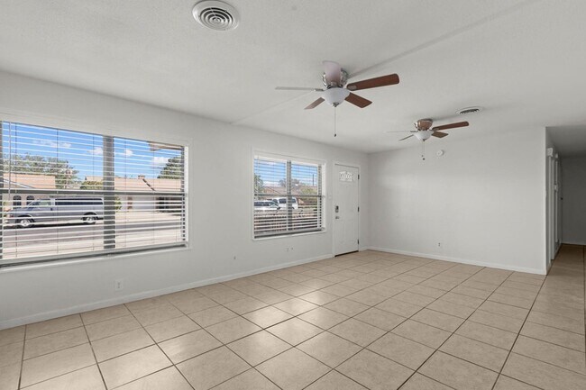 Building Photo - 1722 E 53rd St