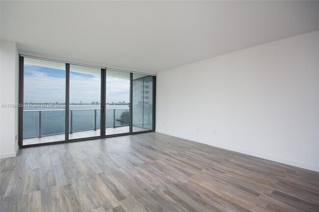 Foto del edificio - 460 NE 28th St