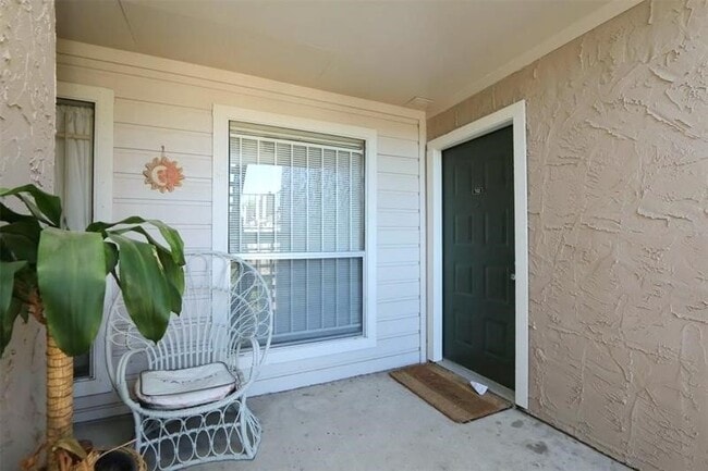 Building Photo - 10855 Meadowglen Ln