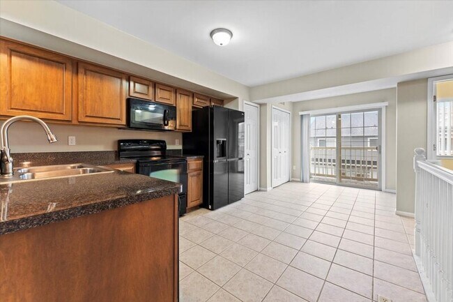 Foto del edificio - 14220 Lakeside Blvd N