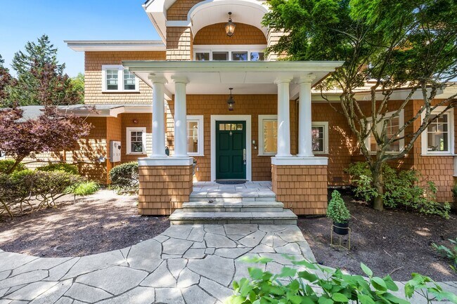 Foto del edificio - CLICK "REQUEST A TOUR" NOW!