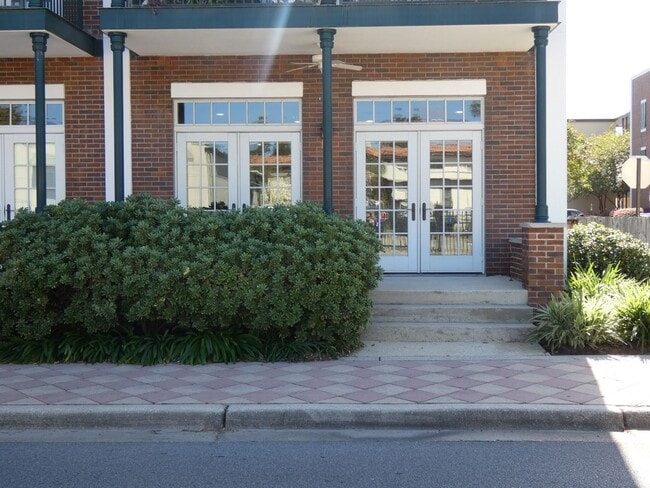 Building Photo - Downtown Pensacola Condo