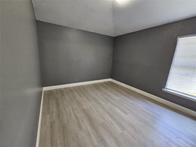 Building Photo - 635 Parakeet Ct