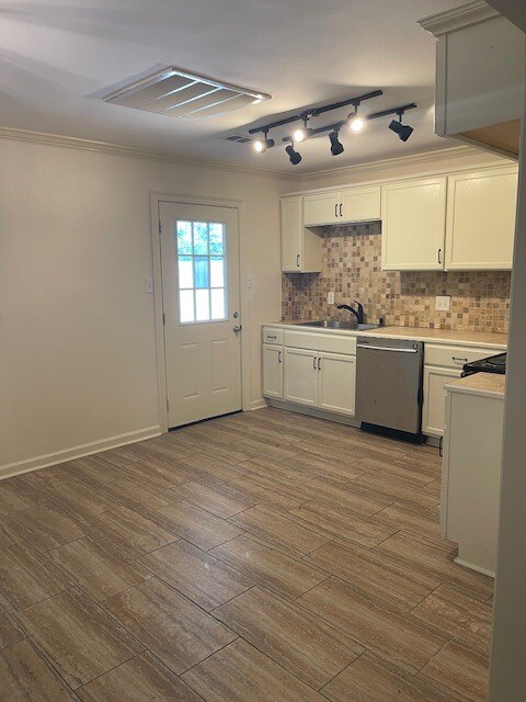 Foto del edificio - 9133 Shadow Bluff Ave