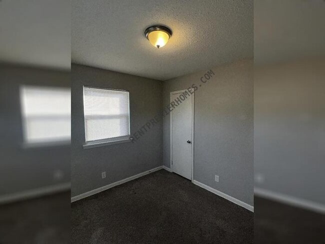 Building Photo - 16 Oakview Dr