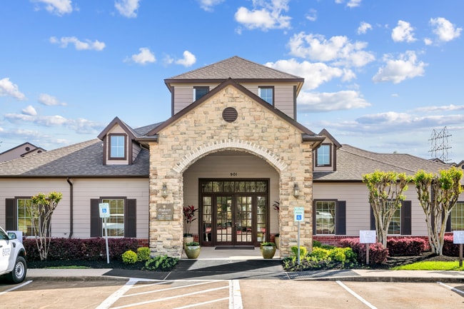 Building Photo - Baypointe Apartments