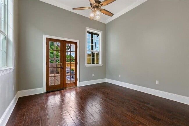 Building Photo - 2105 Rousseau St