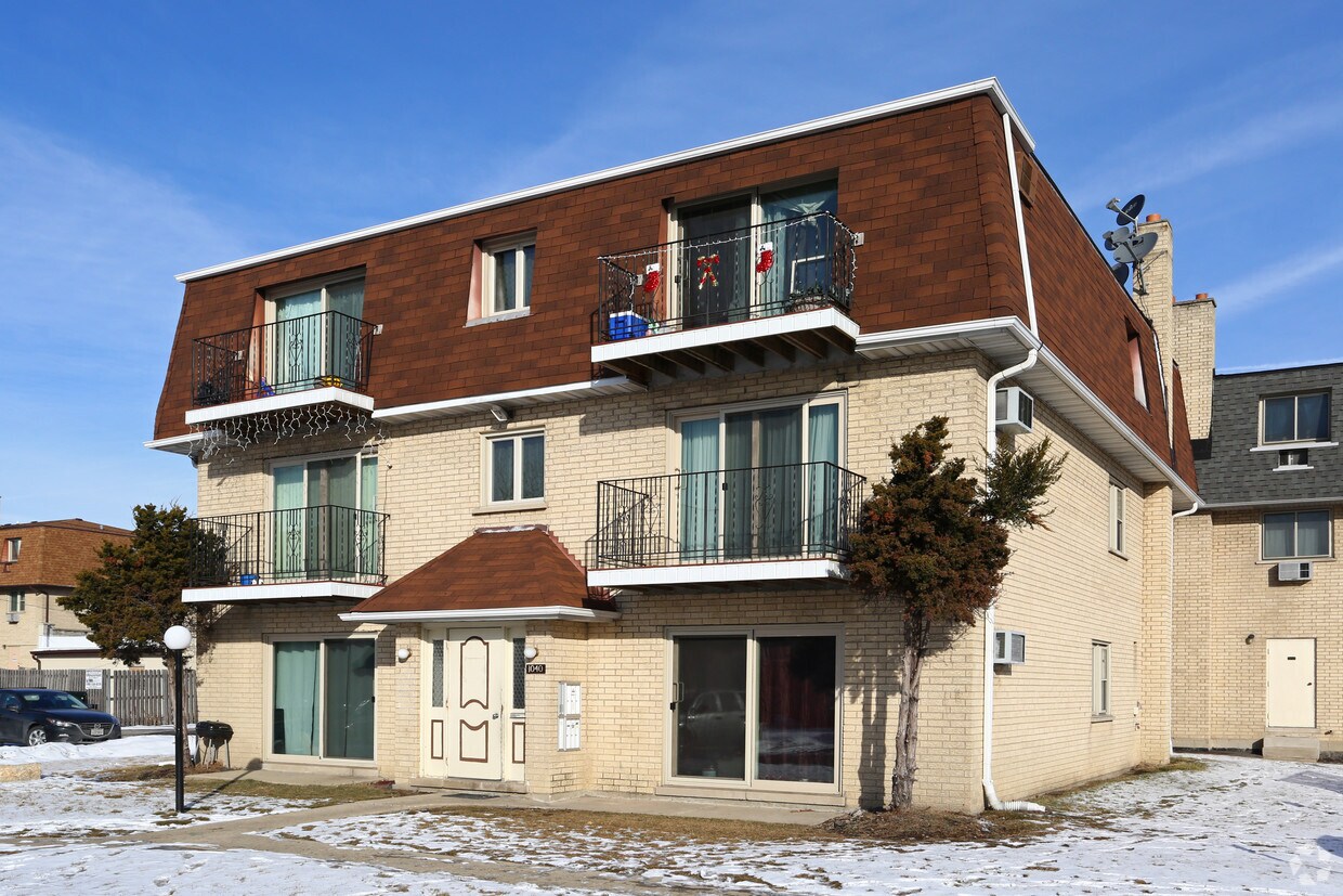 1040 W Irving Park Rd, Bensenville, IL 60106 Apartments in