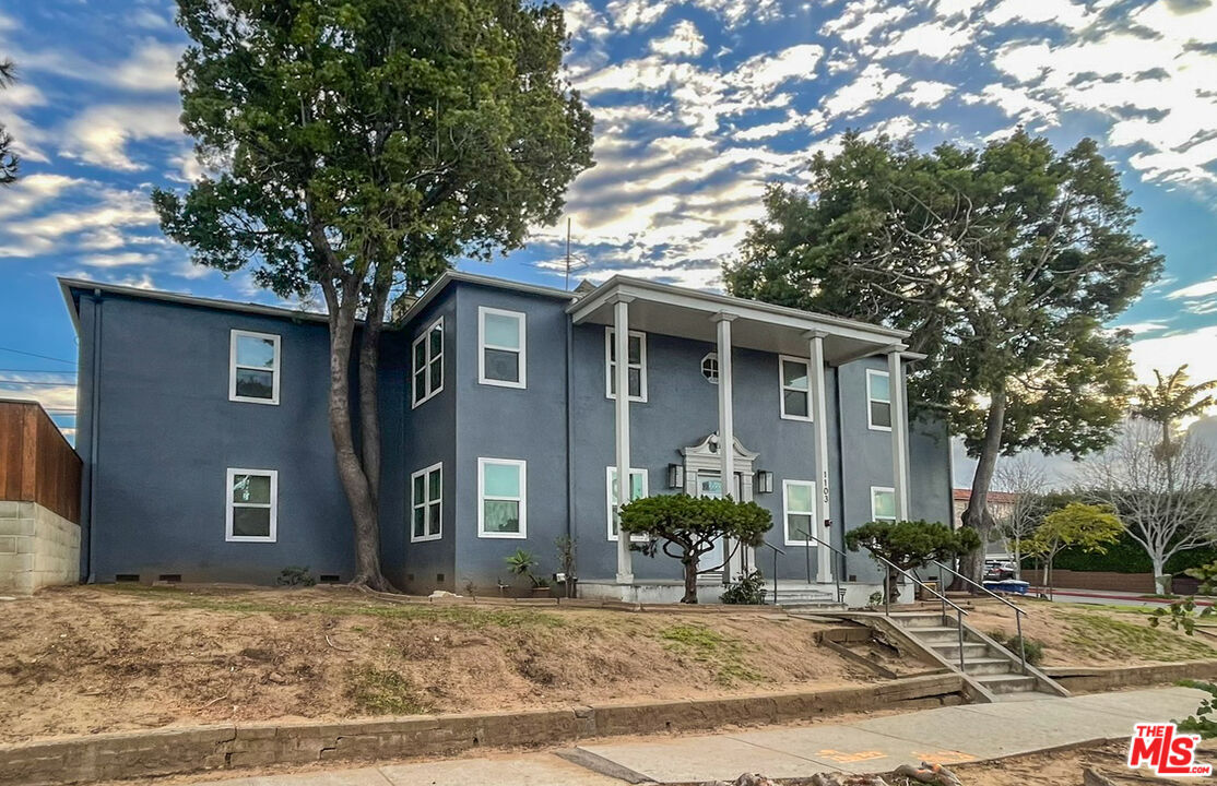 Foto principal - 1103 Ocean Park Blvd