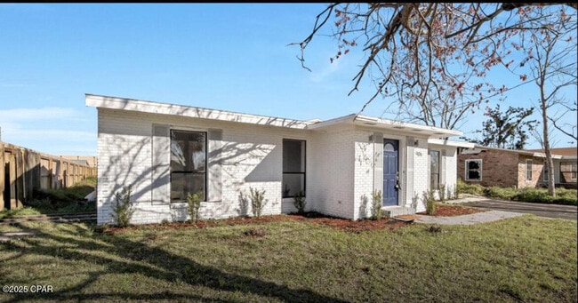 Building Photo - 906 Huntington Dr