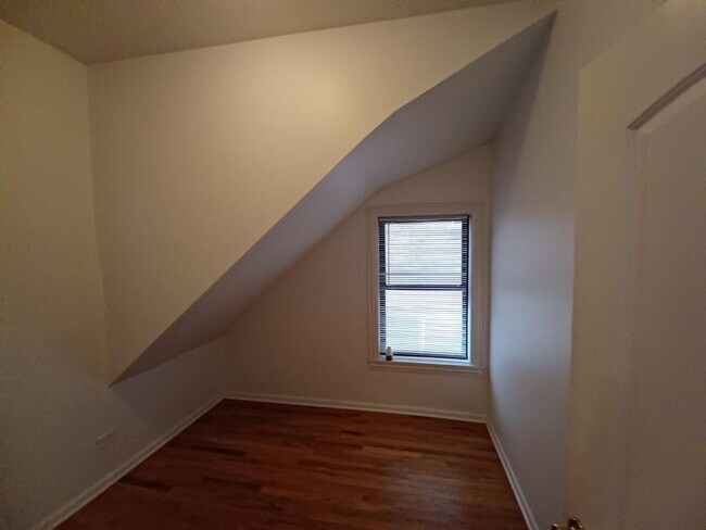 Building Photo - 2519 S Drake Ave