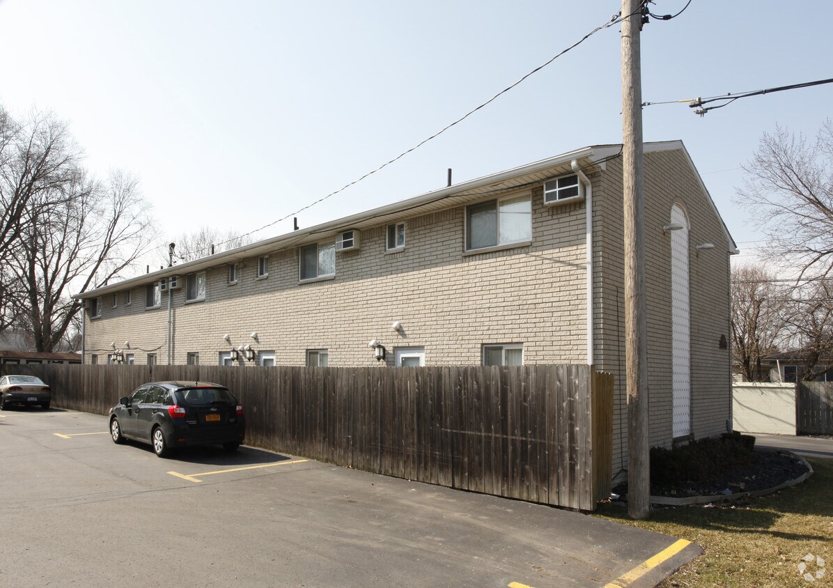 Building Photo - 434-444 E Elmwood Ave