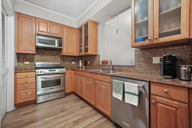 Foto del edificio - 420 E Waterside Dr